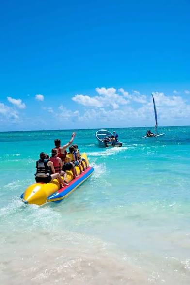 Roatán Banana Boat Ride: Hold On for the Ultimate Splash!  ***Excursion Only***