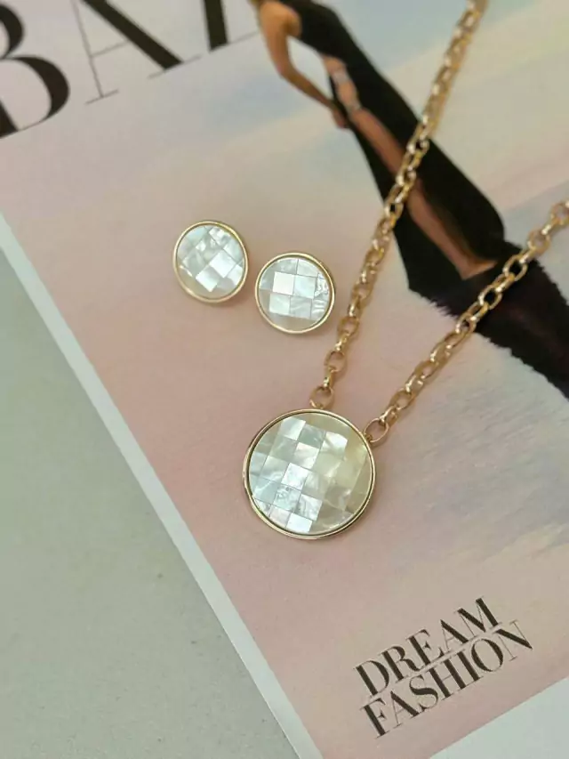 Gold Field Mother of Perl Set