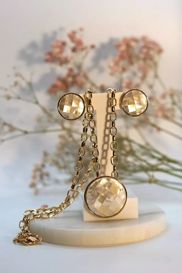 Gold Field Mother of Perl Set