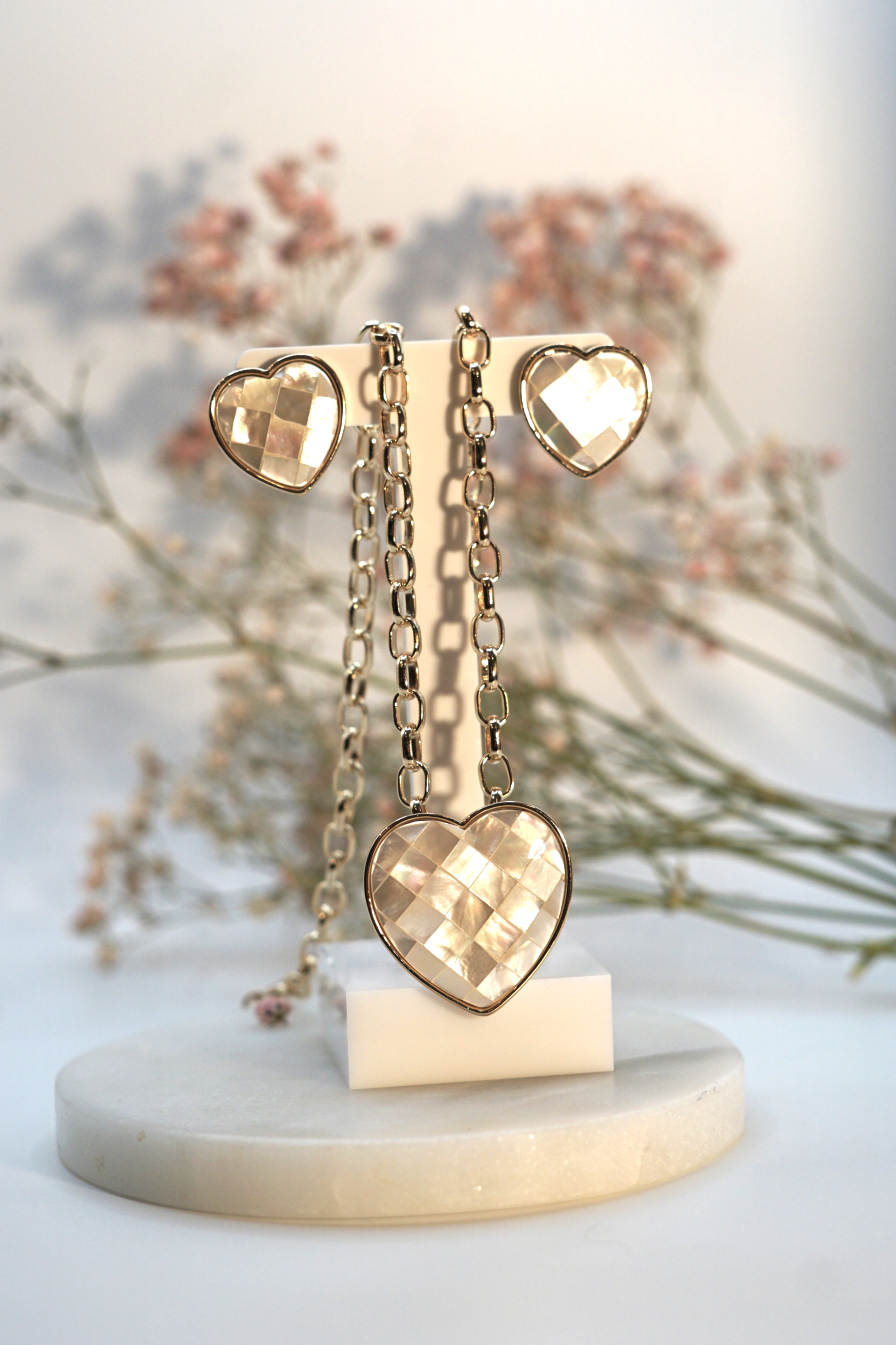 Elegant Heart-Shaped Jewelry Set Mother of Pearl