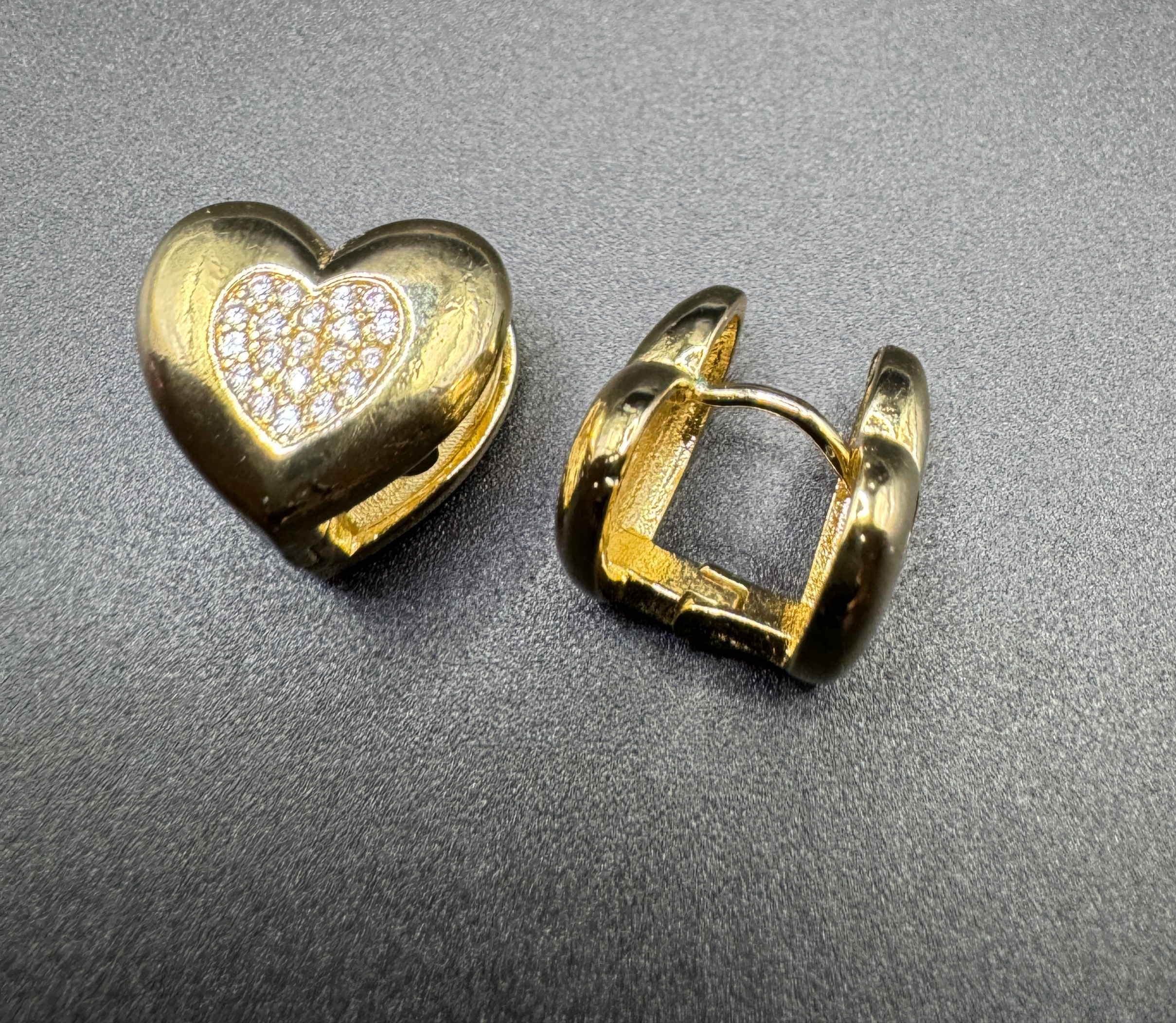 Gold Heart-shaped earrings 