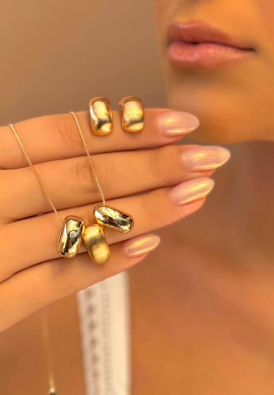 Elegant Gold Earrings and necklace Set