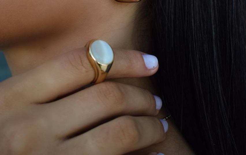 Gold Ring with Mother of Pearls Stone