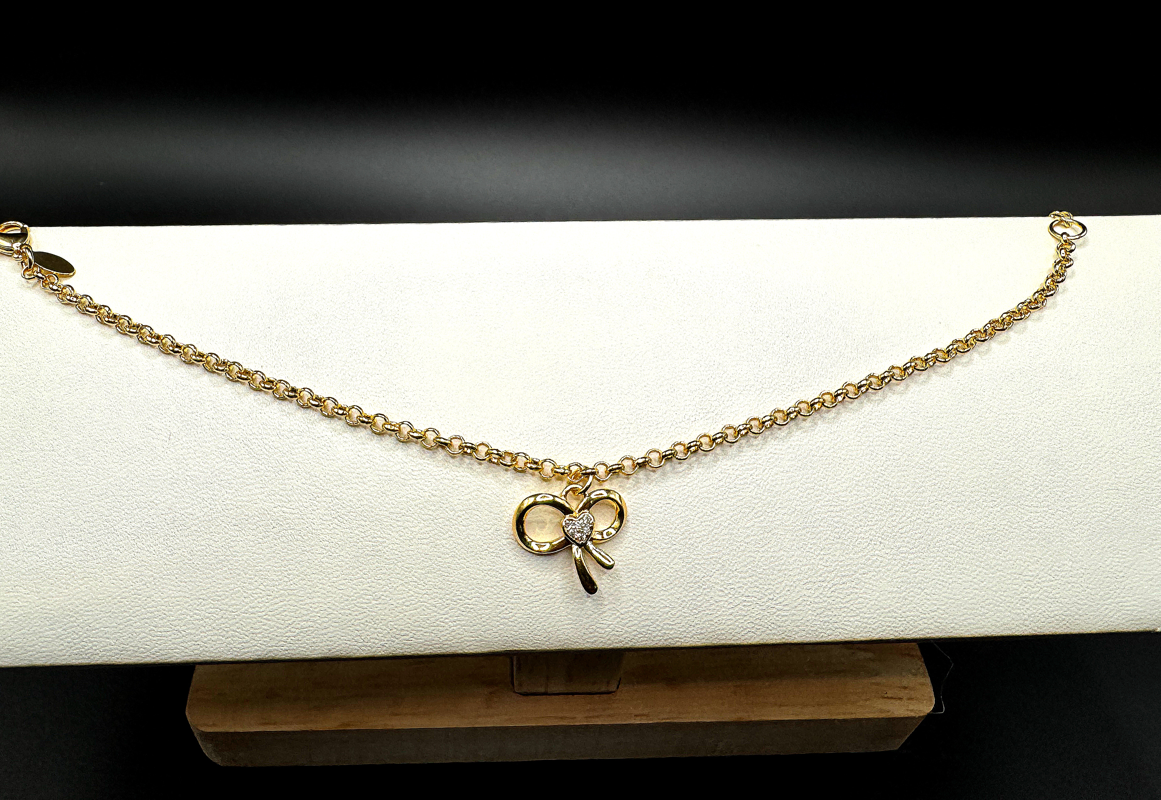 Elegant Gold bracelet 