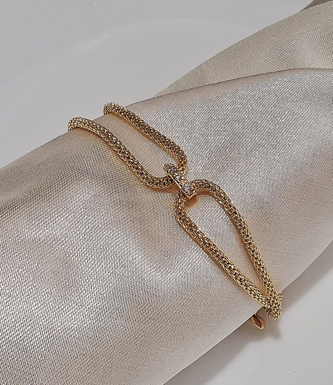 Elegant Gold Chain Bracelet