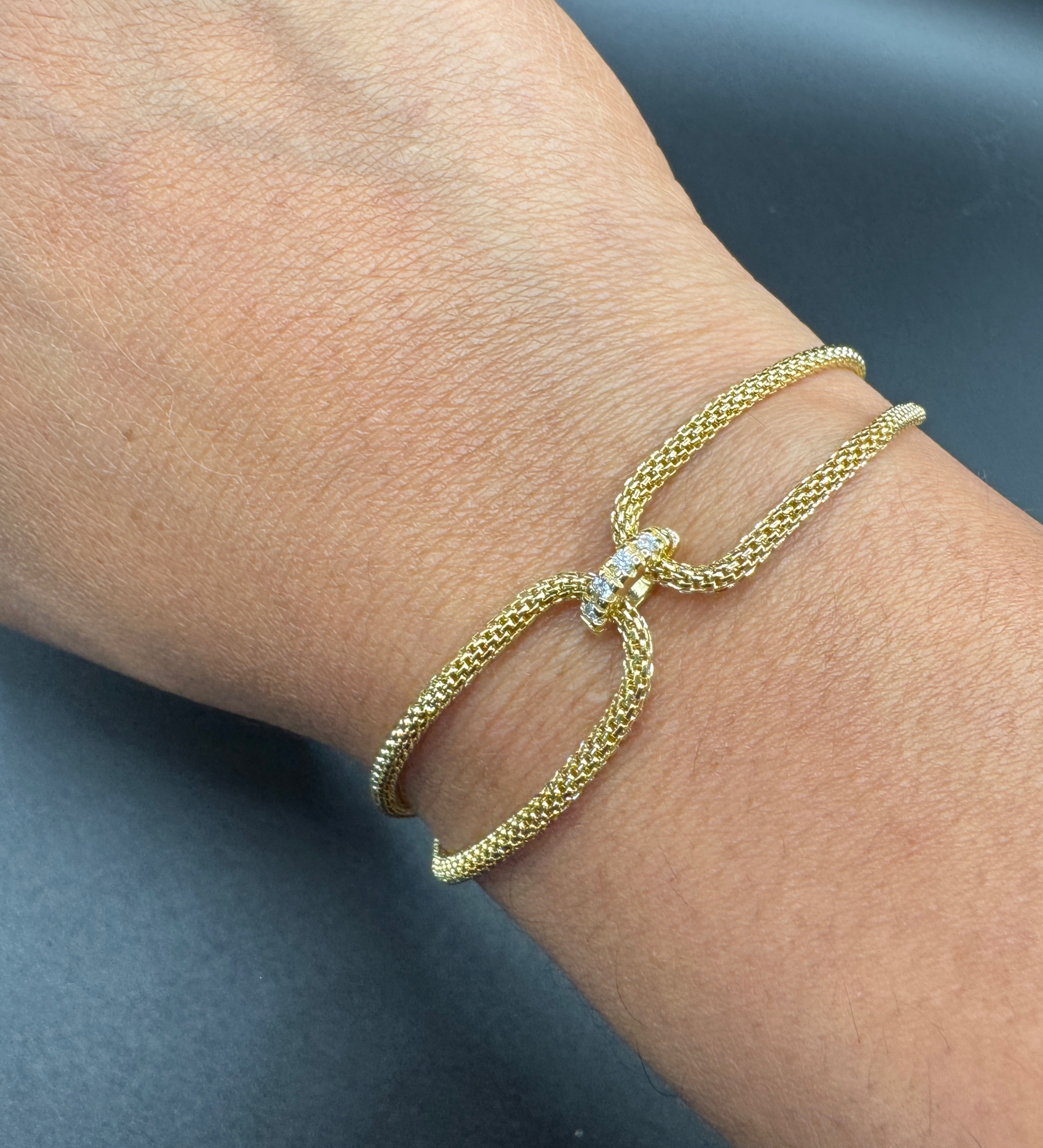 Elegant Gold Chain Bracelet