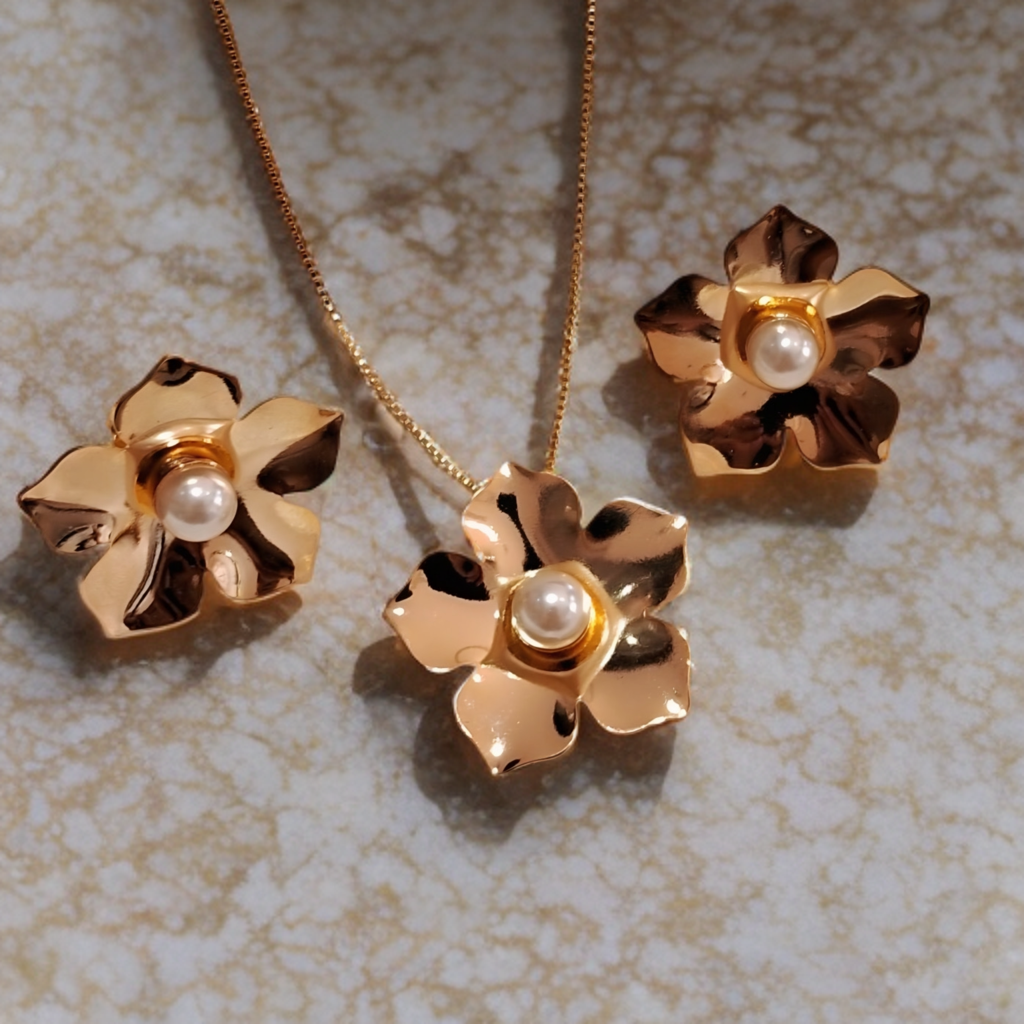 Elegant Gold Flower Jewelry Set