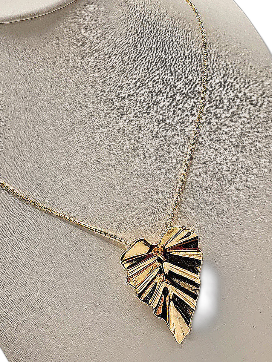 Gold Leaf Pendant Necklace