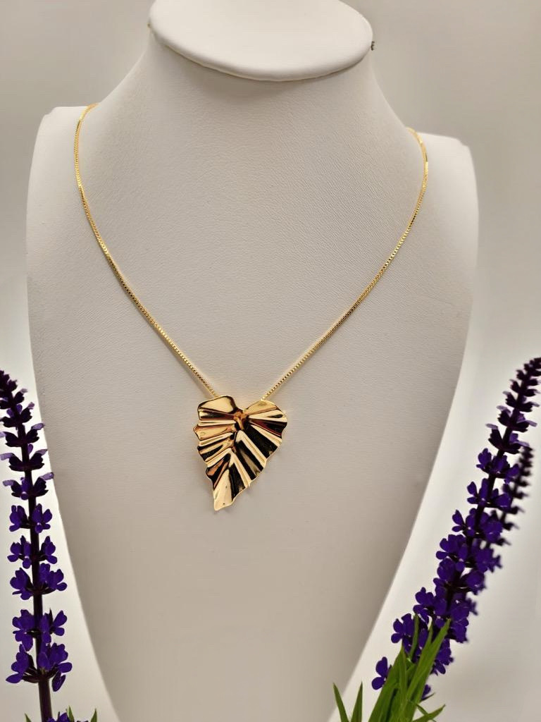 Gold Leaf Pendant Necklace