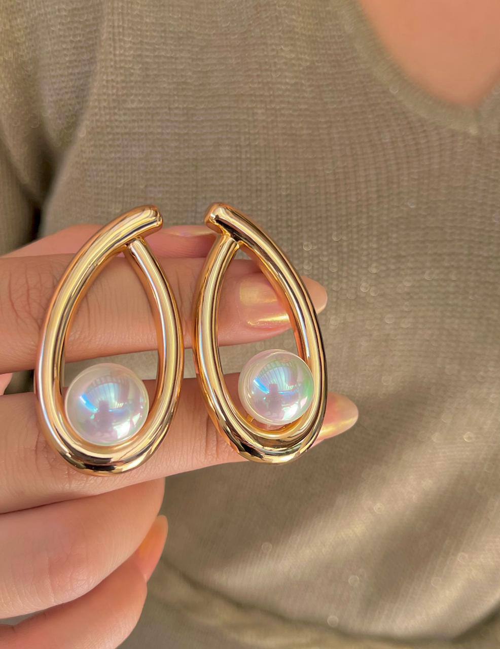 Gold Teardrop Pearl Earrings