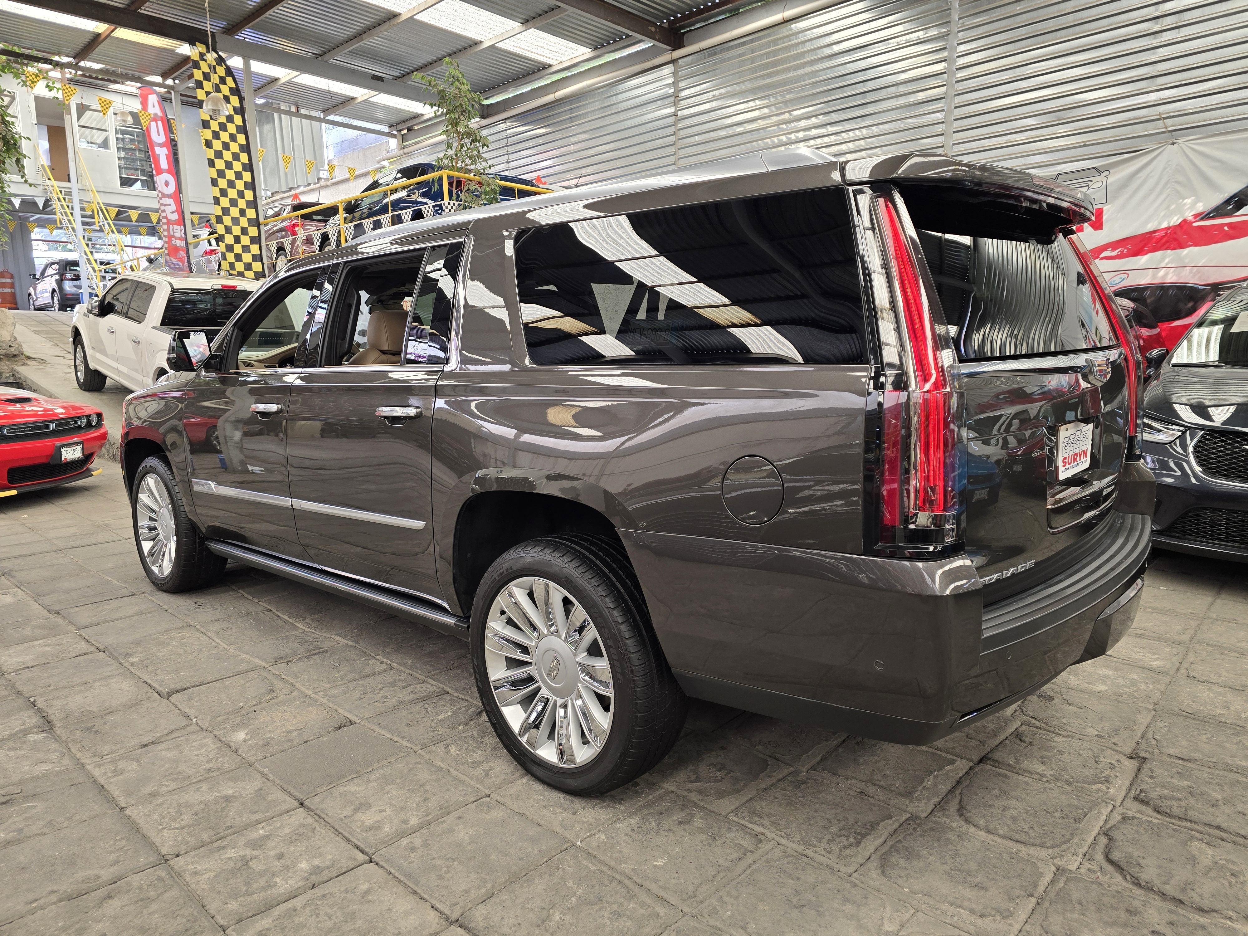 Cadillac Escalade ESV Platinum 