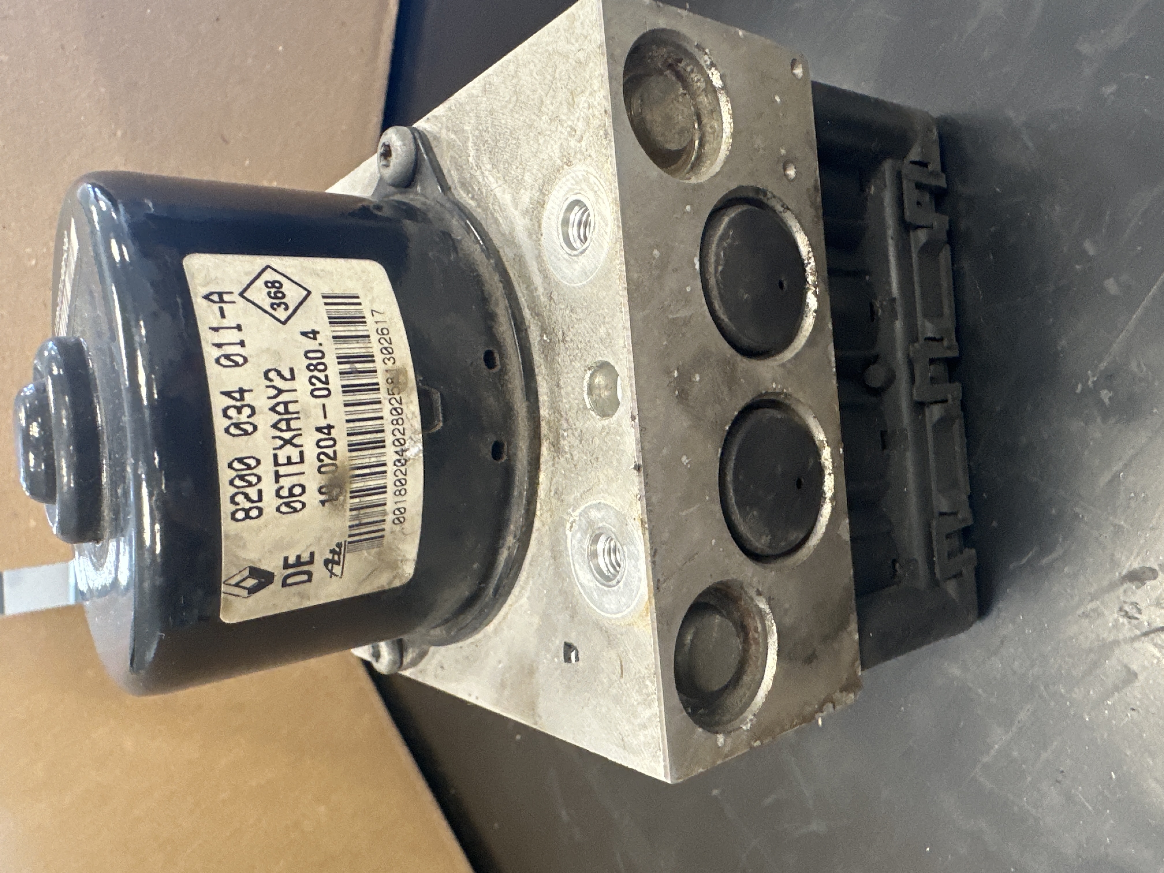 Bloc ABS RENAULT TWINGO 820003411