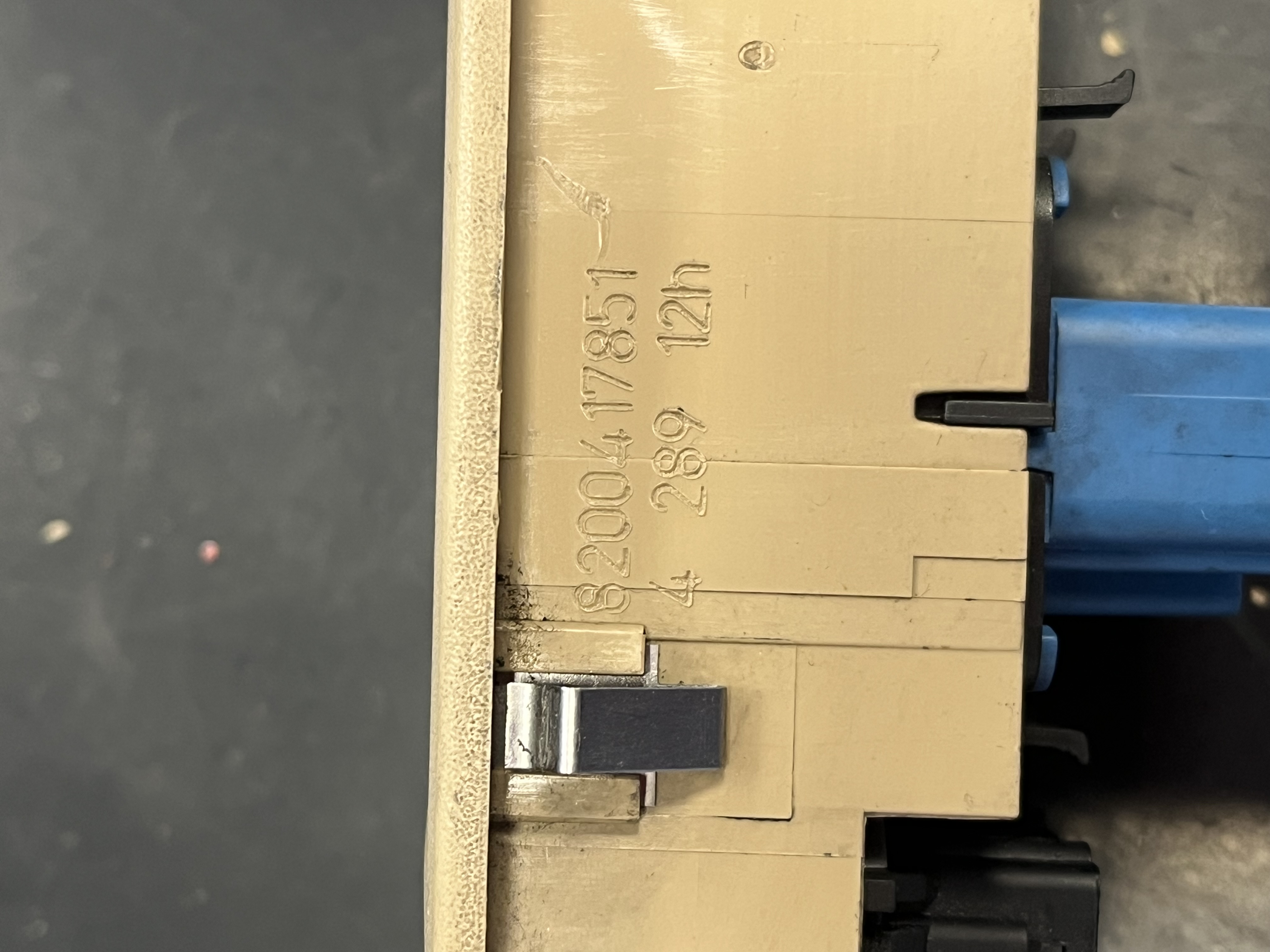 Interrupteur lève-vitre AVG Renault Modus 8200417851