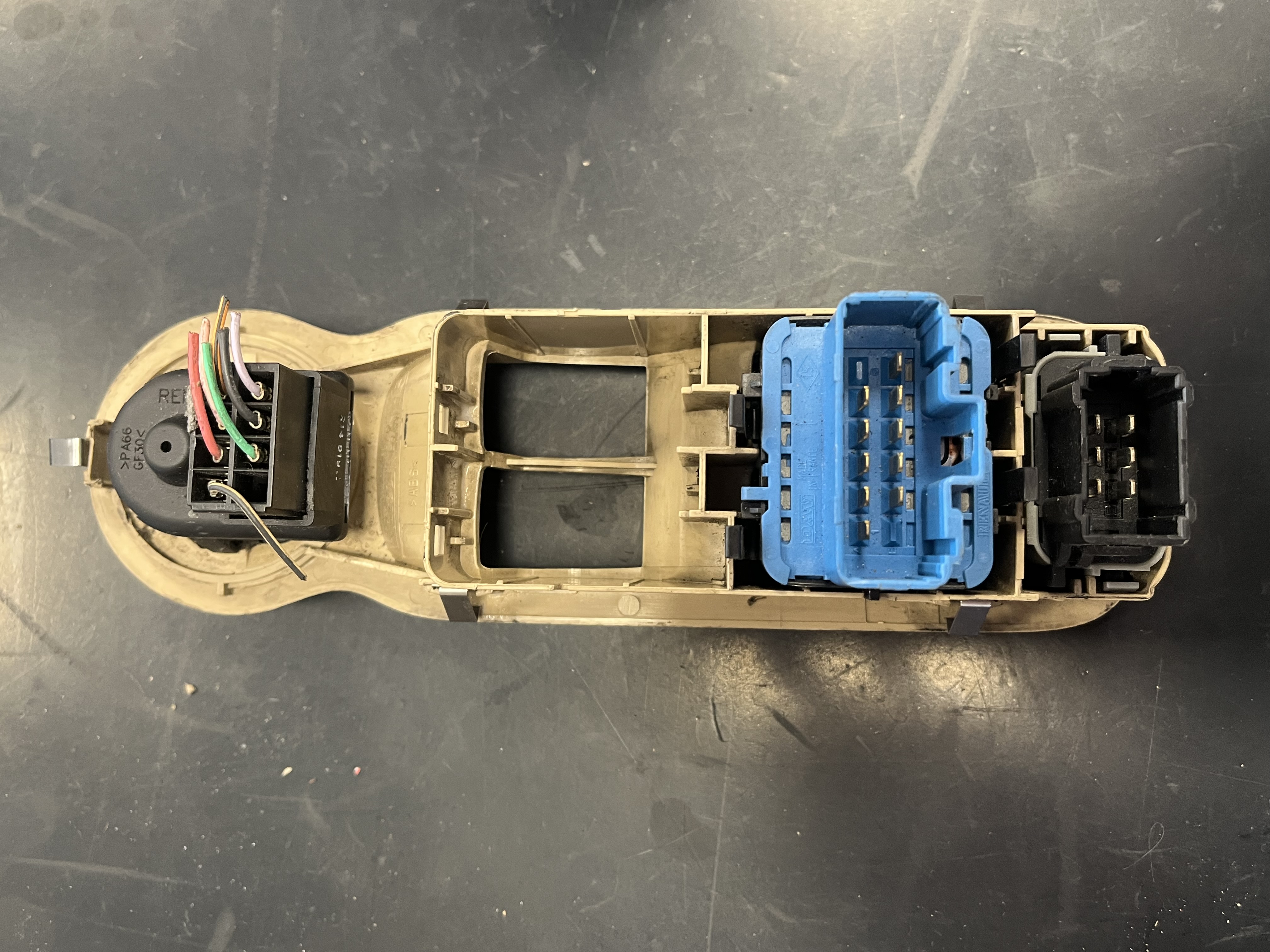 Interrupteur lève-vitre AVG Renault Modus 8200417851