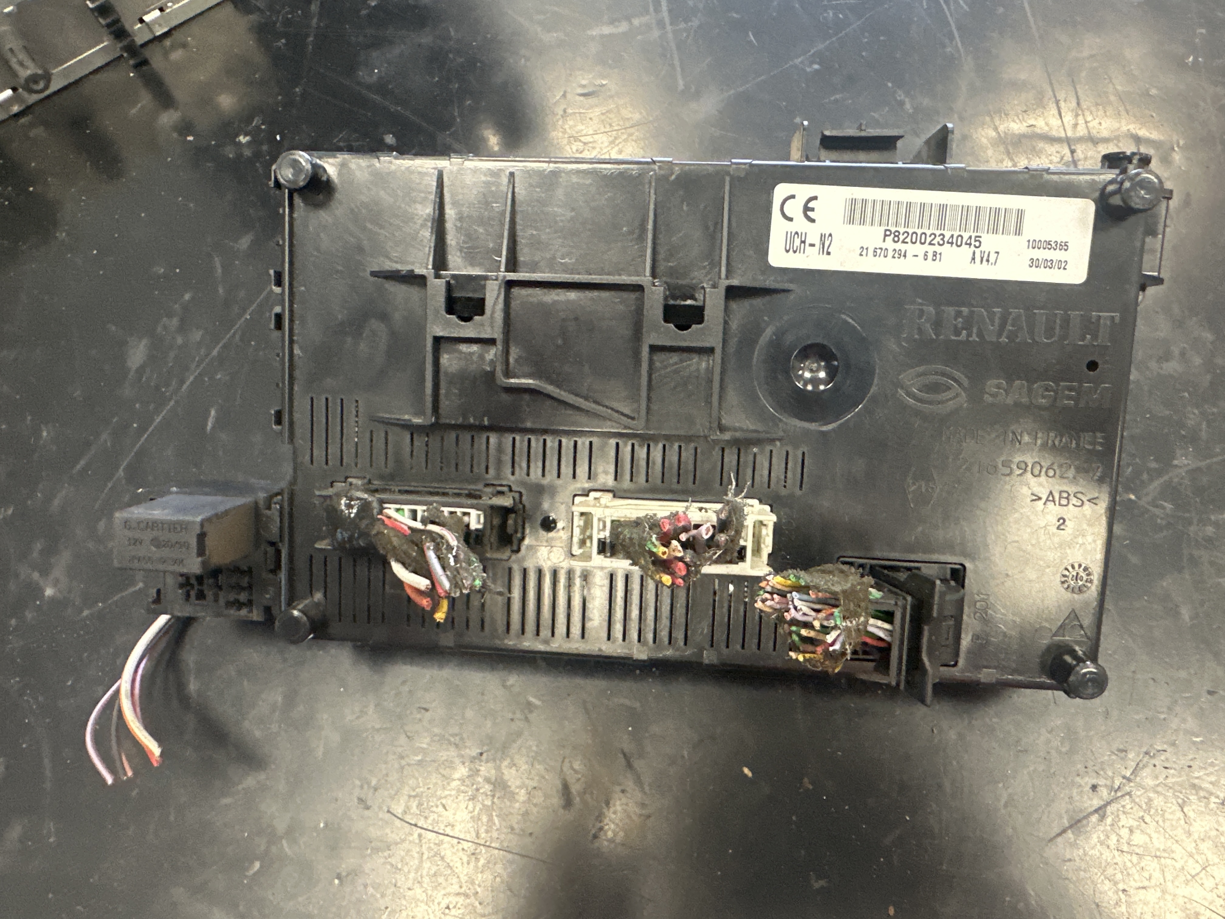 P8200234045 BOITE A FUSIBLES CLIO 2