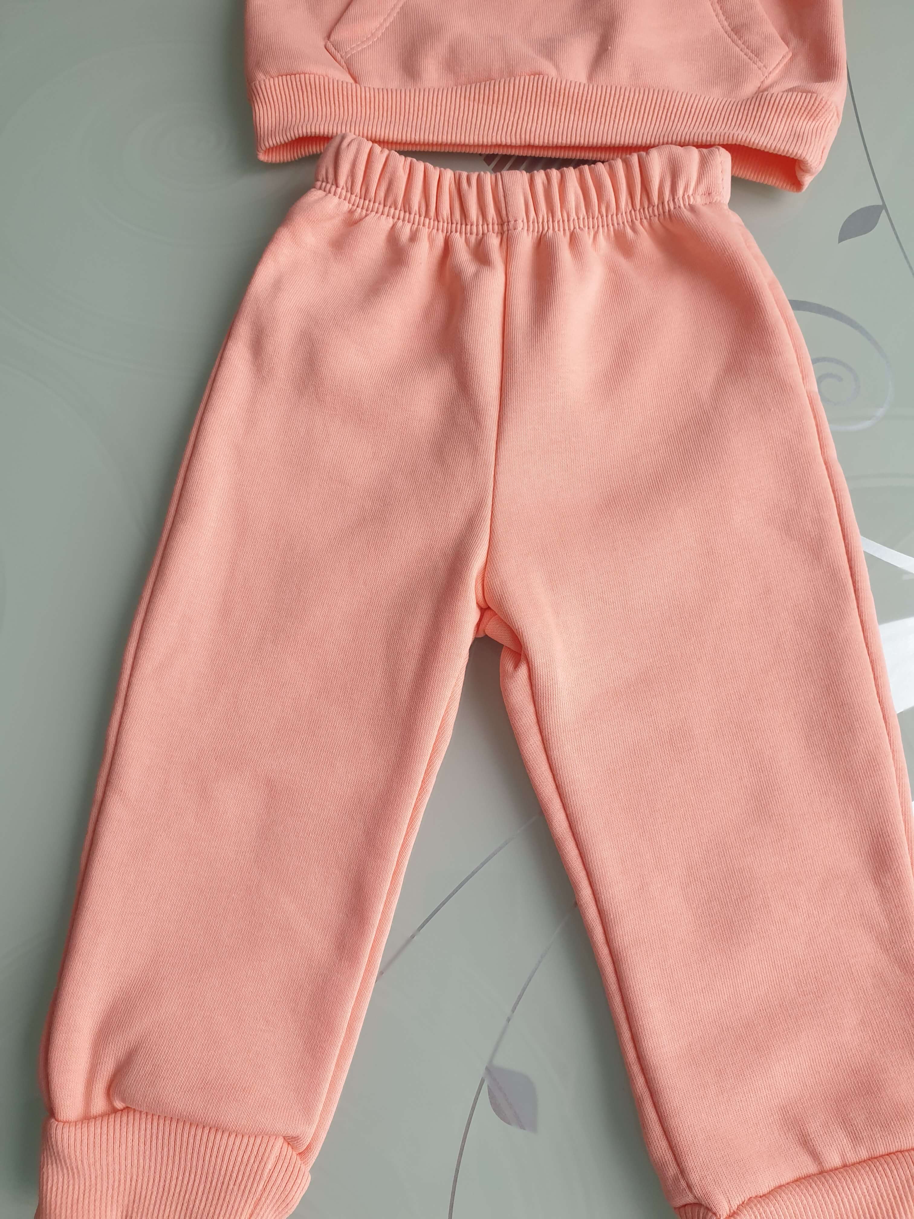 Pašiltintas kūdikių kostiumėlis