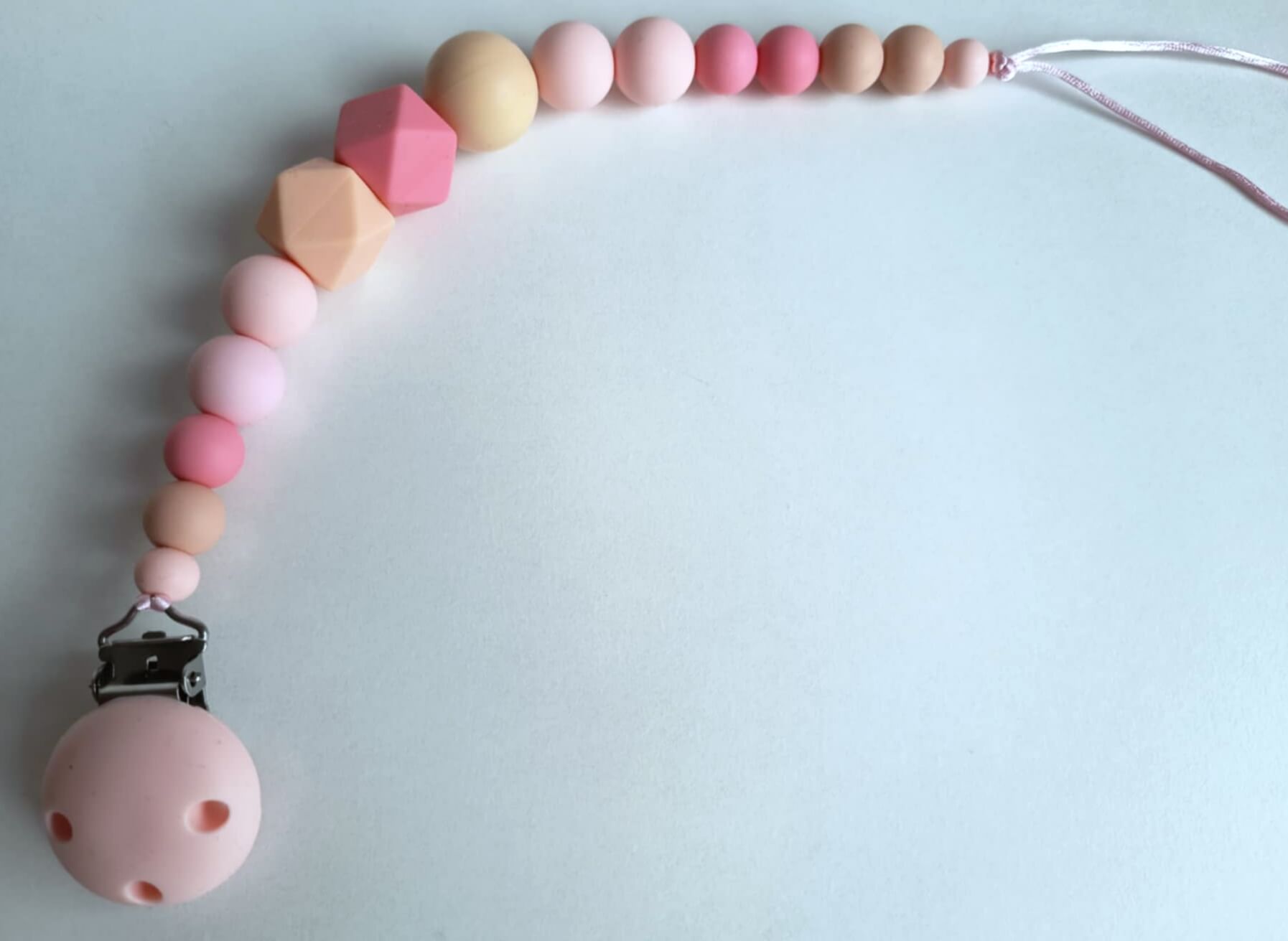 Silikoninis čiulptuko laikiklis be vardo