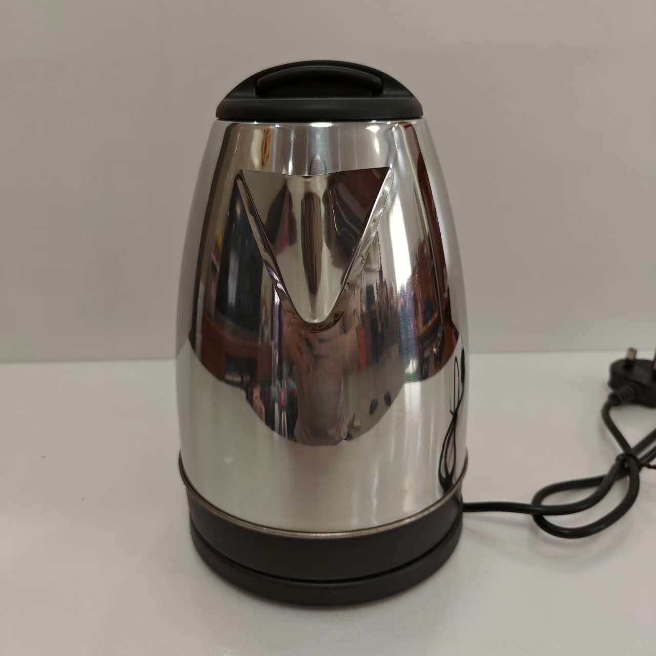 1.8L Rostfreier Wasserkocher / 1.8L Stainless steel kettle