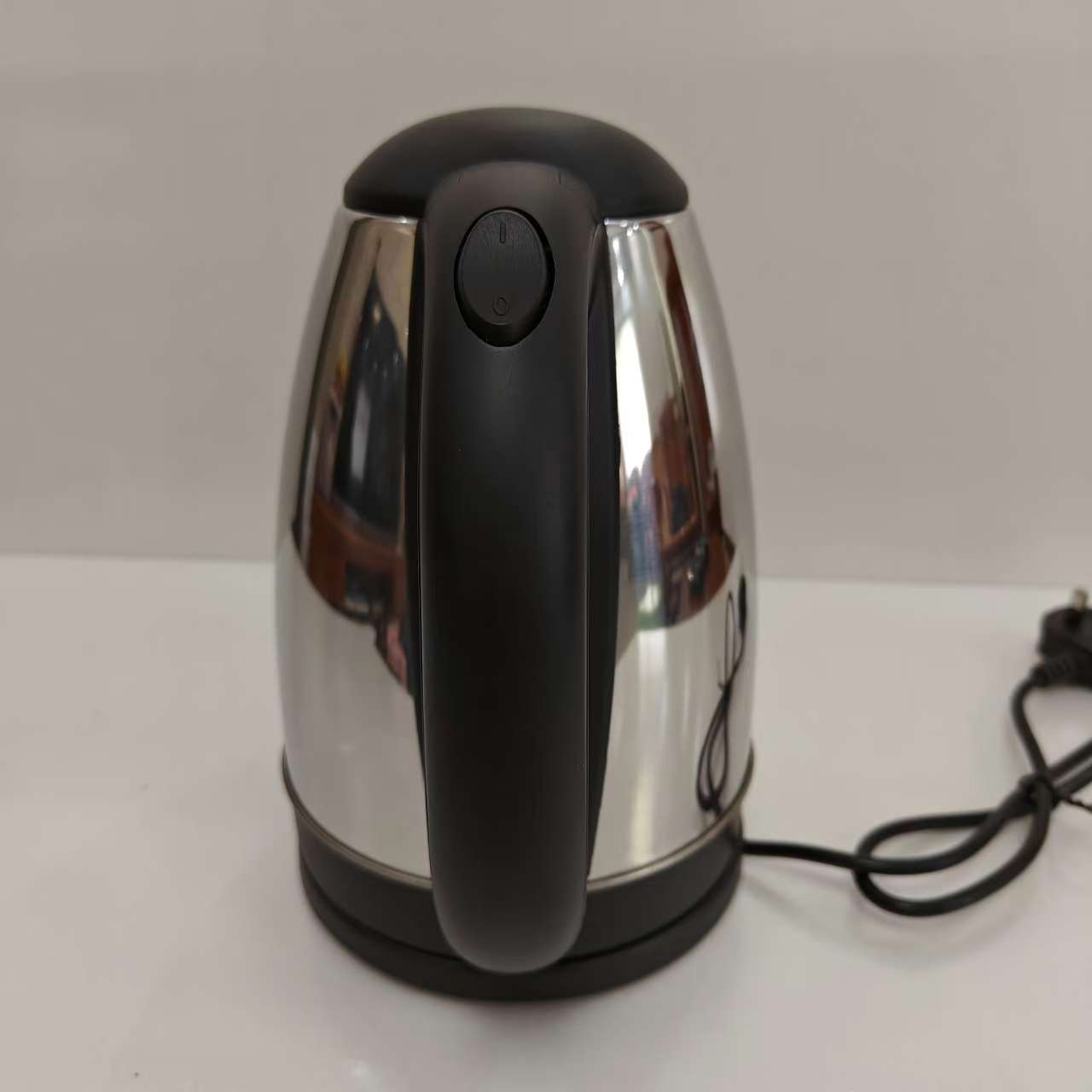 1.8L Rostfreier Wasserkocher / 1.8L Stainless steel kettle