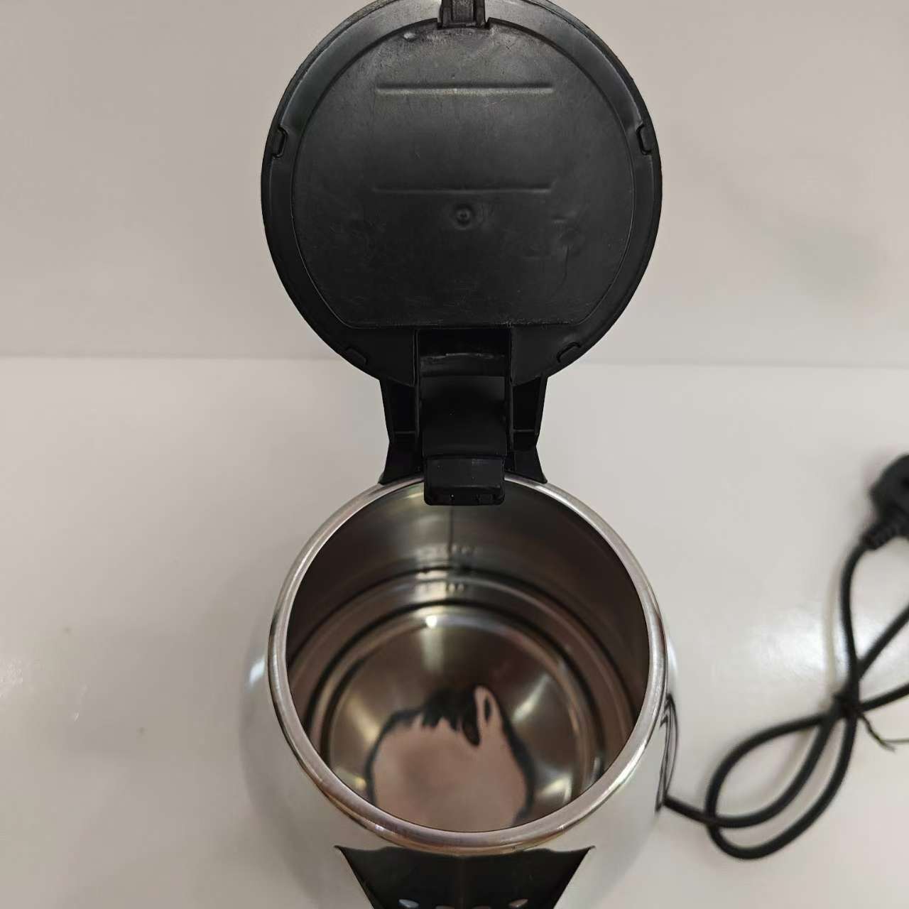 1.8L Rostfreier Wasserkocher / 1.8L Stainless steel kettle