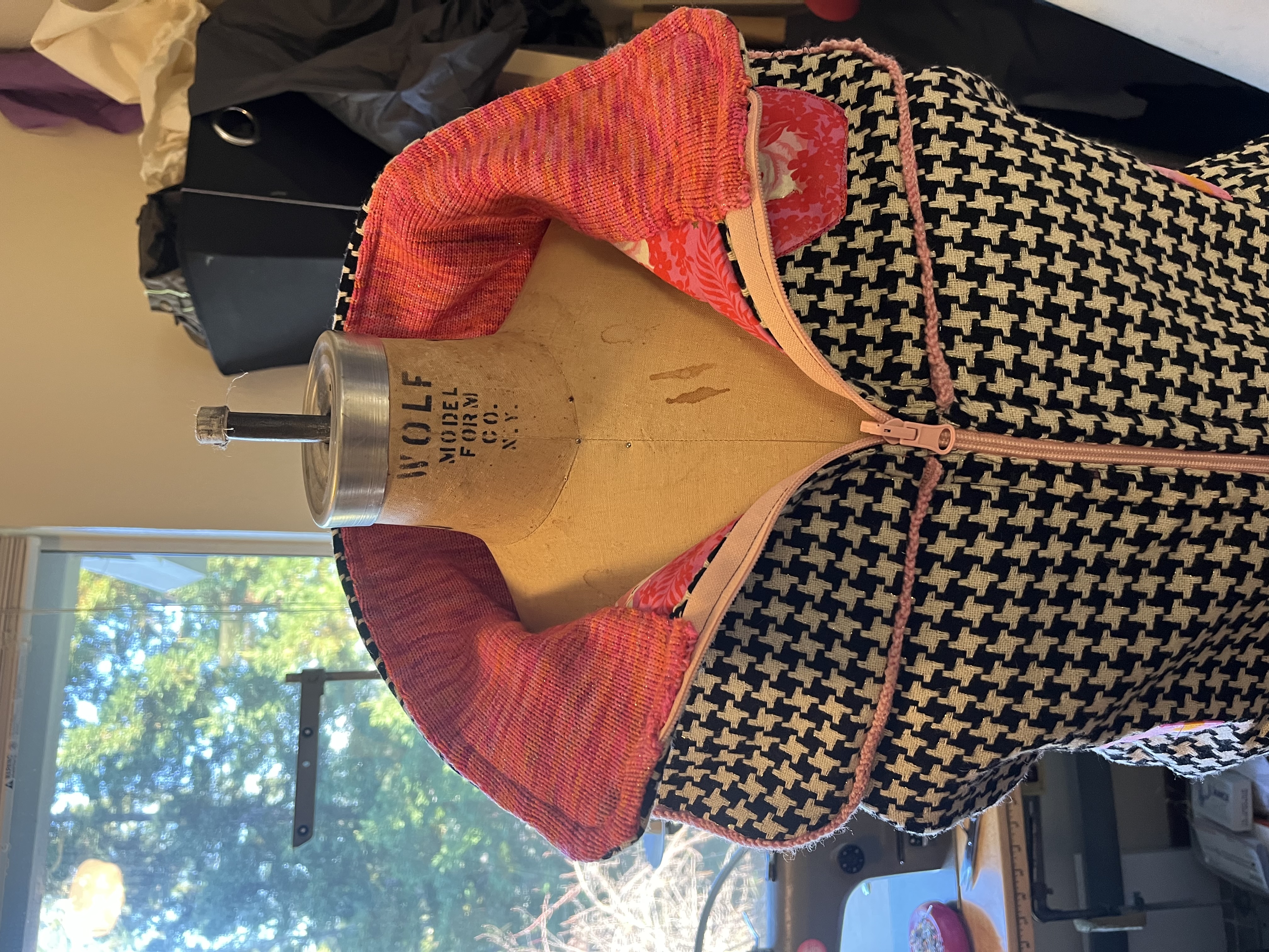 Momo Insulated Vest – Playful Warmth & Functional Style 