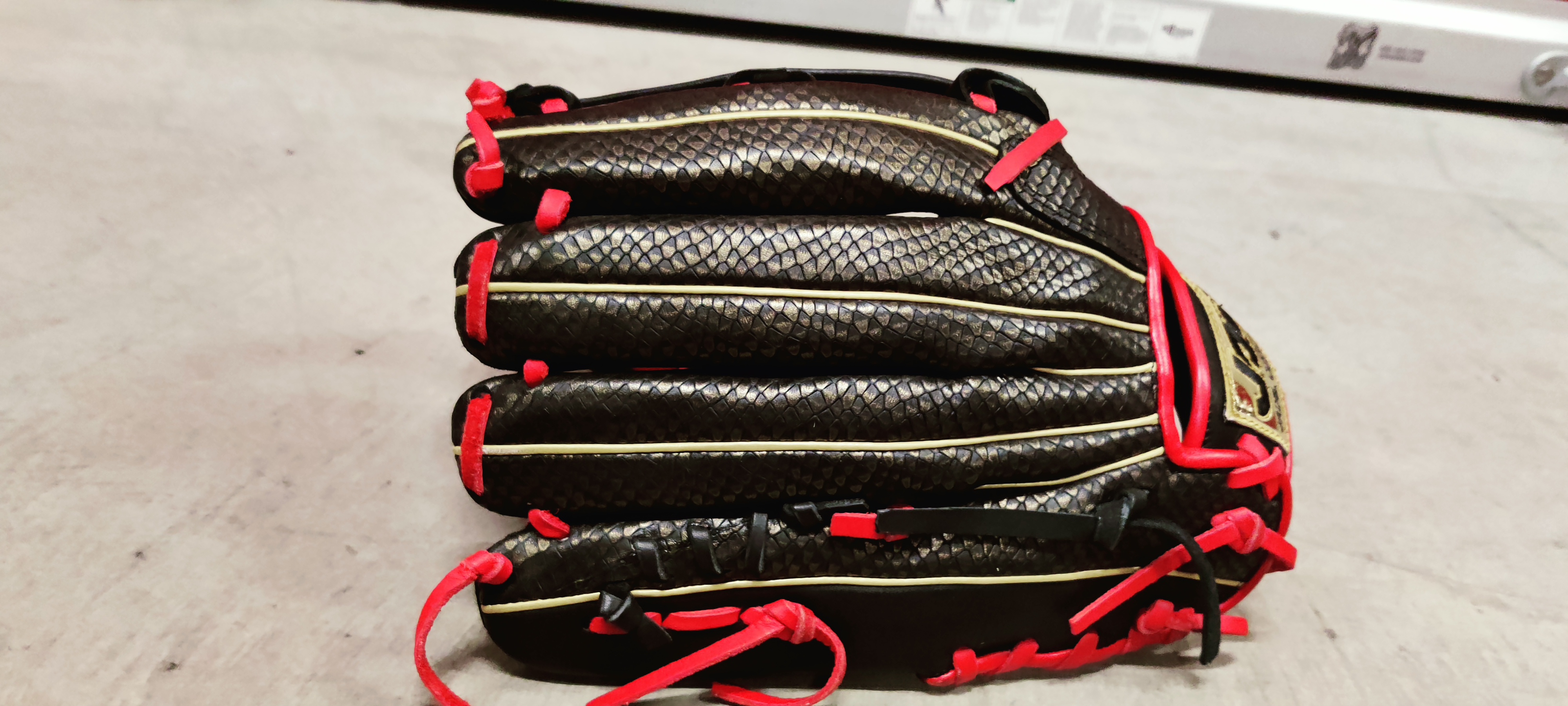 Softball Baseball Glove 13" snake pattern 