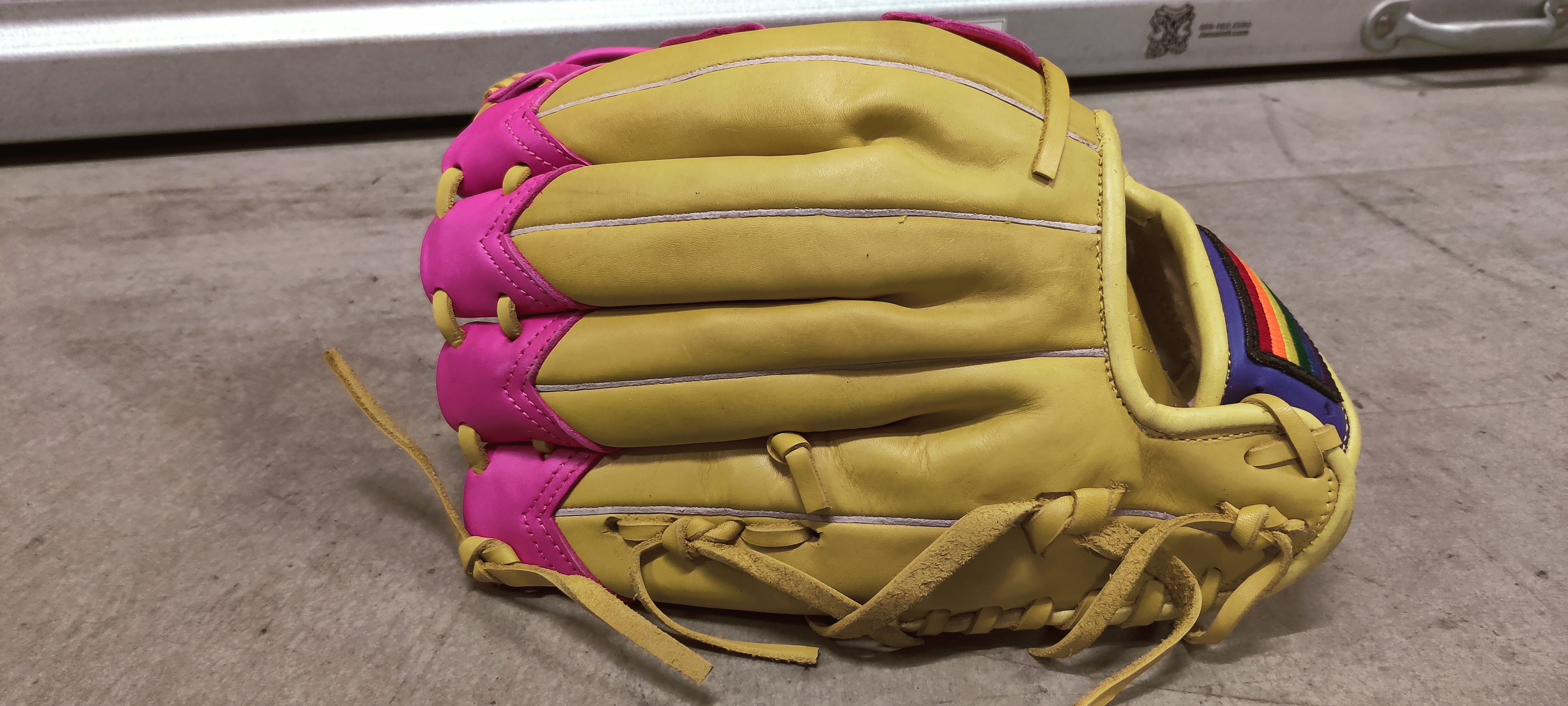 Softball Glove 13.25" Flag