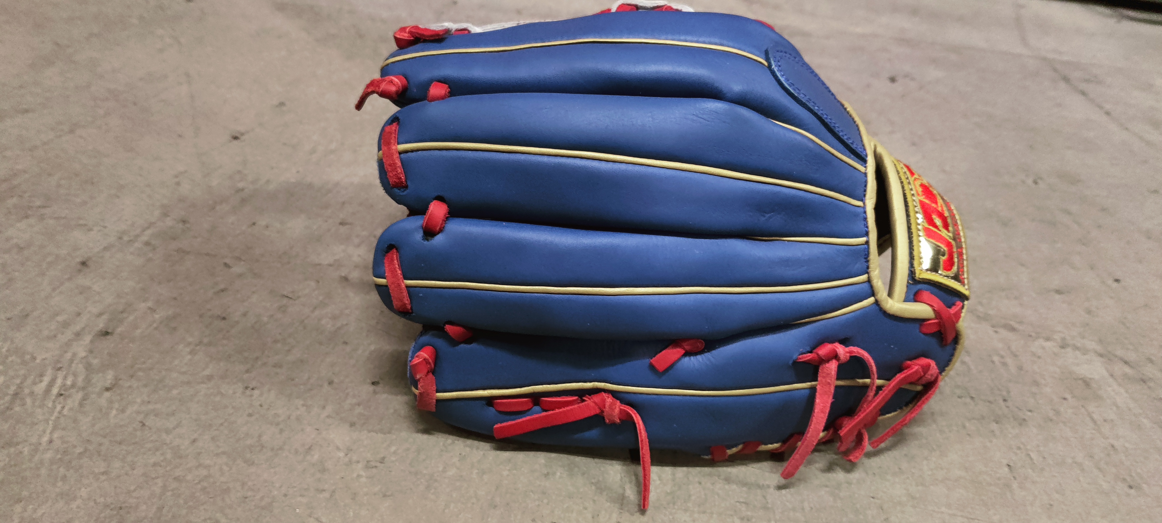 Softball Glove 12.50" Premium leather glove 