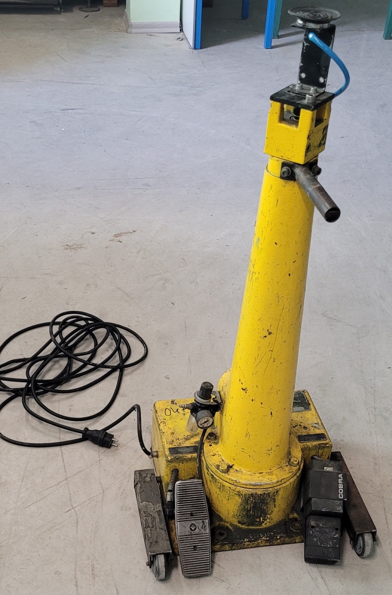 04713 Lenhardt (Germany) rotating sealing table