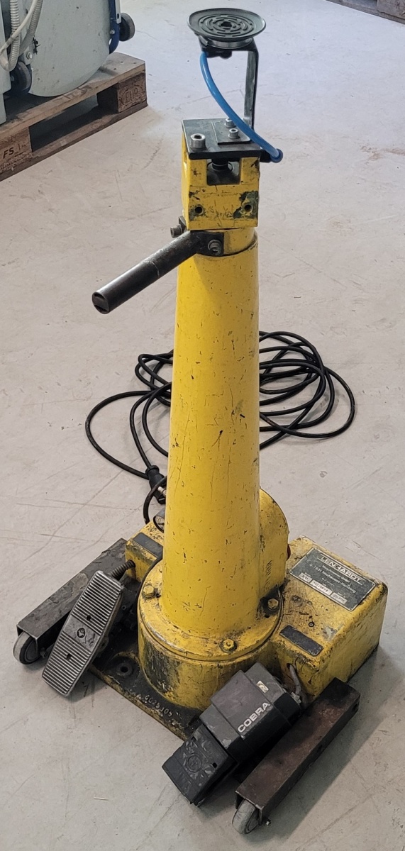 04713 Lenhardt (Germany) rotating sealing table