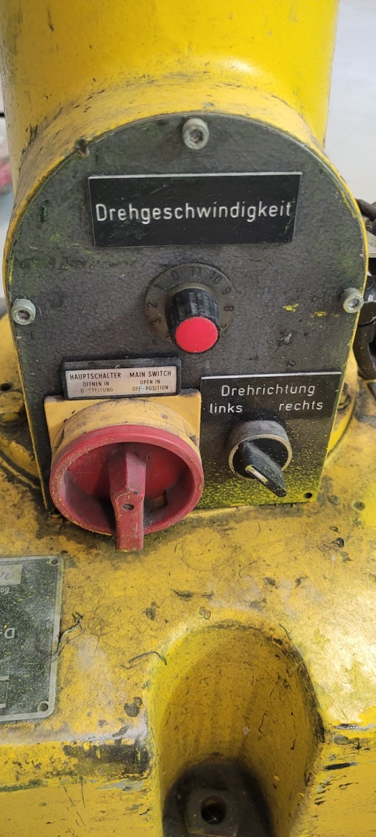 04713 Lenhardt (Germany) rotating sealing table