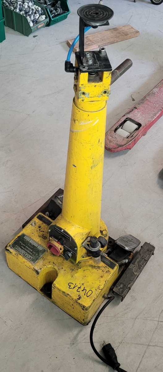 04713 Lenhardt (Germany) rotating sealing table