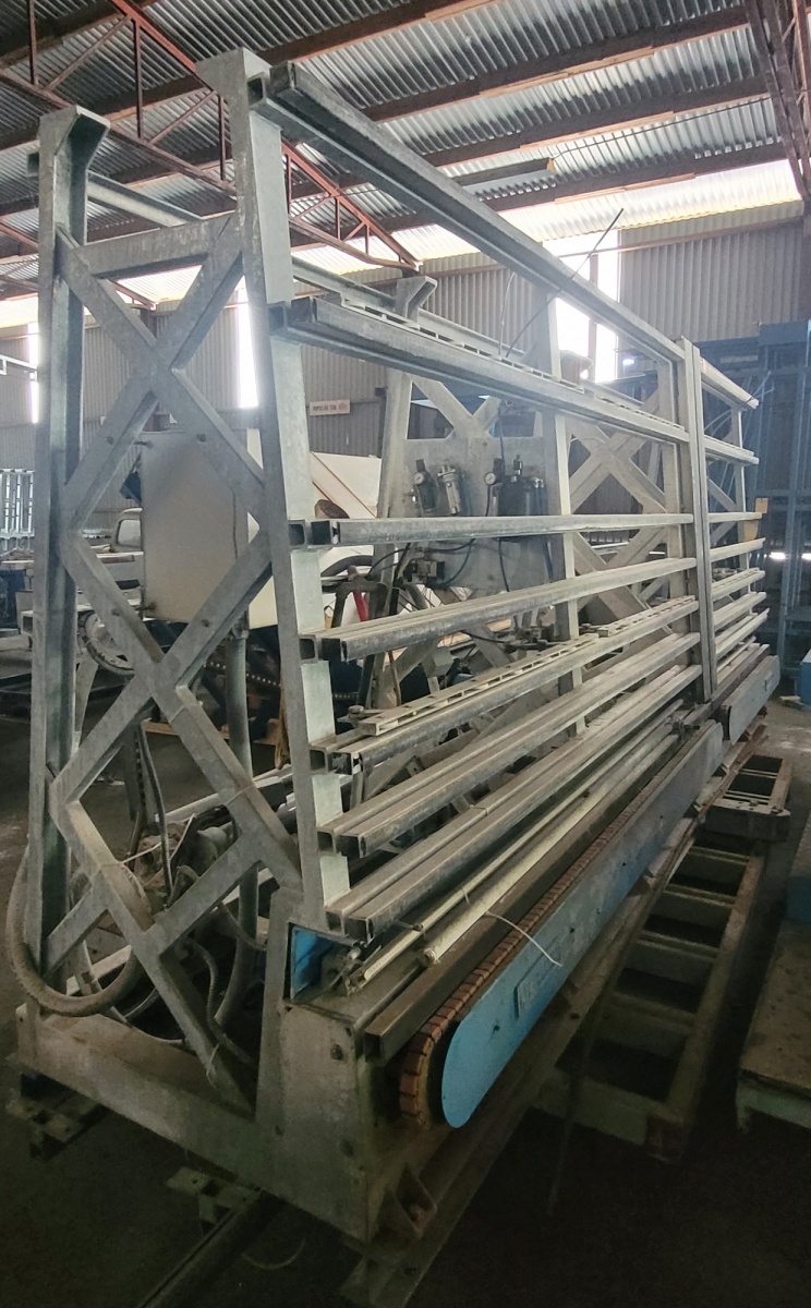 01509 RBB (Italy) Vertical glass cutting saw