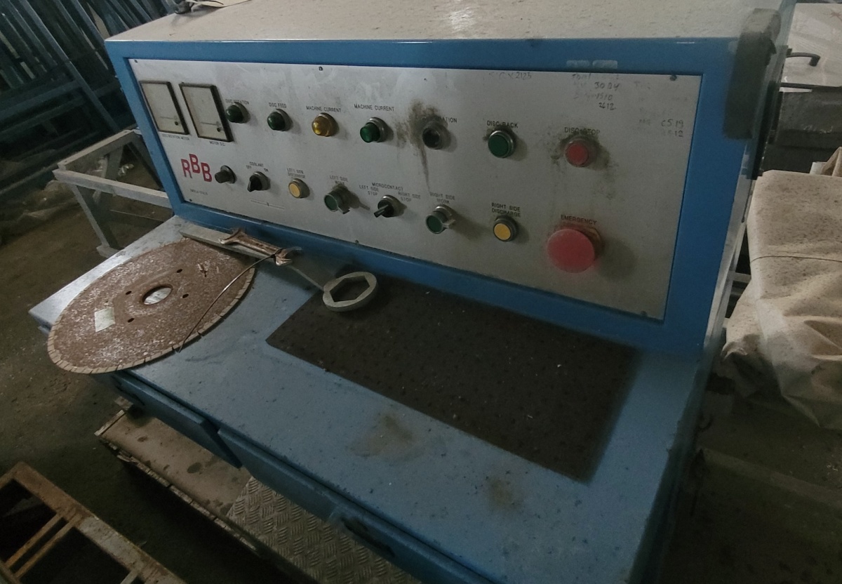 01509 RBB (Italy) Vertical glass cutting saw