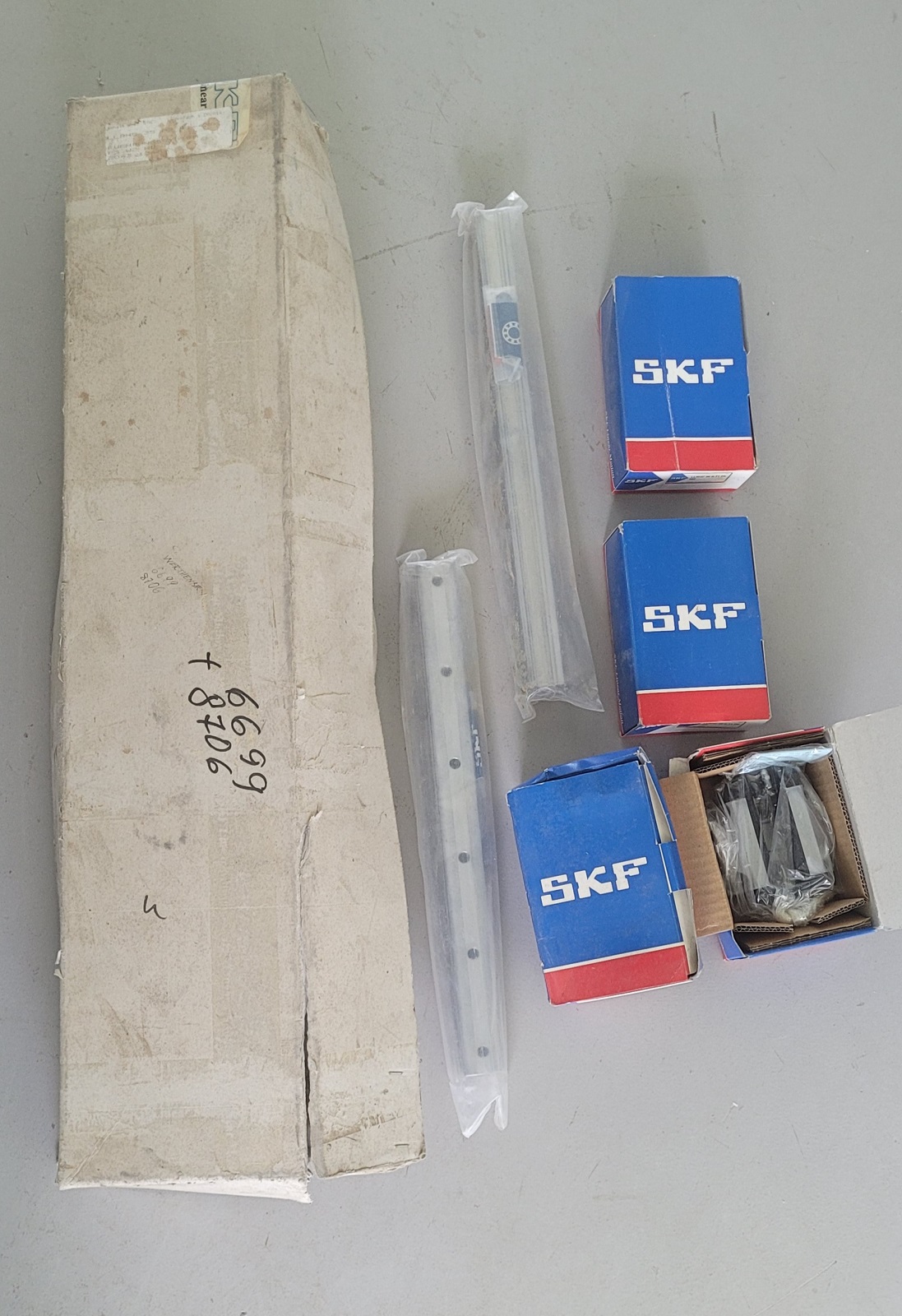 700041 SKF Linear Guide with Guide cars 