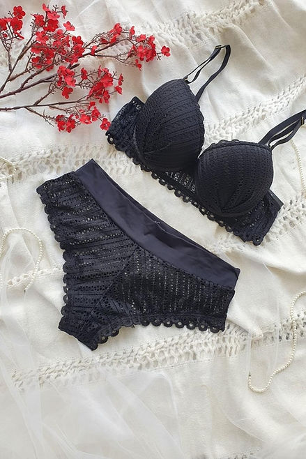 Ensemble bleu marine en dentelle