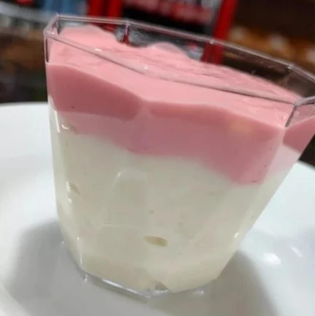 Mousse de leite ninho com morango  (unidade)