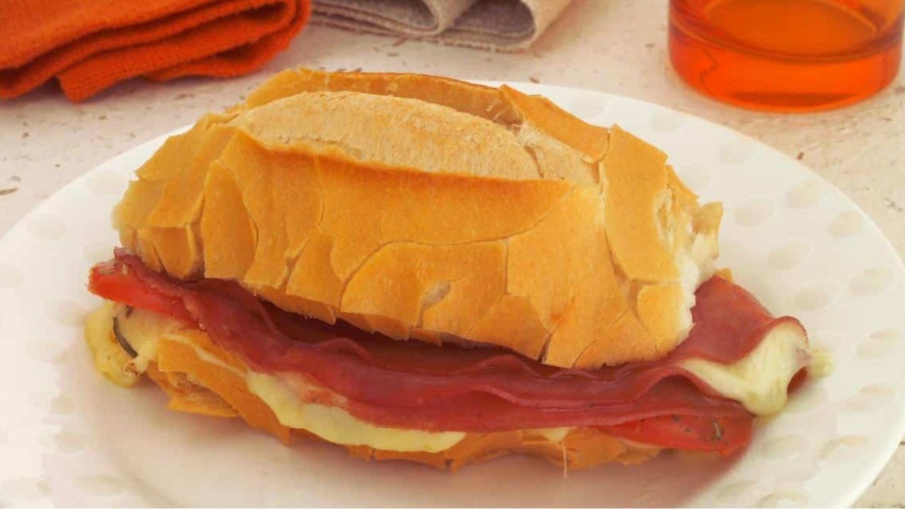 Pão+mortadela+mussarela