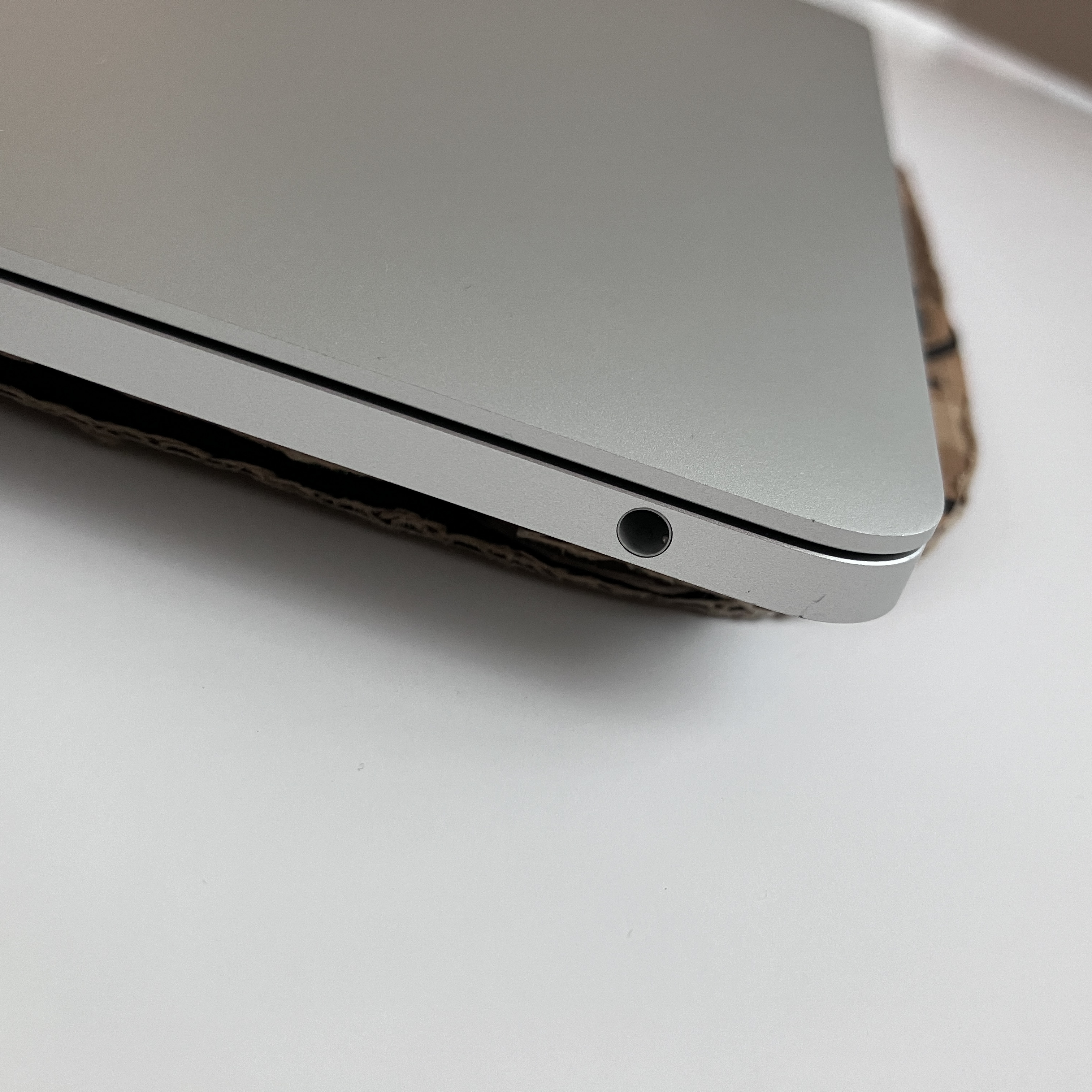 Laptop-Unterlage aus Pappe