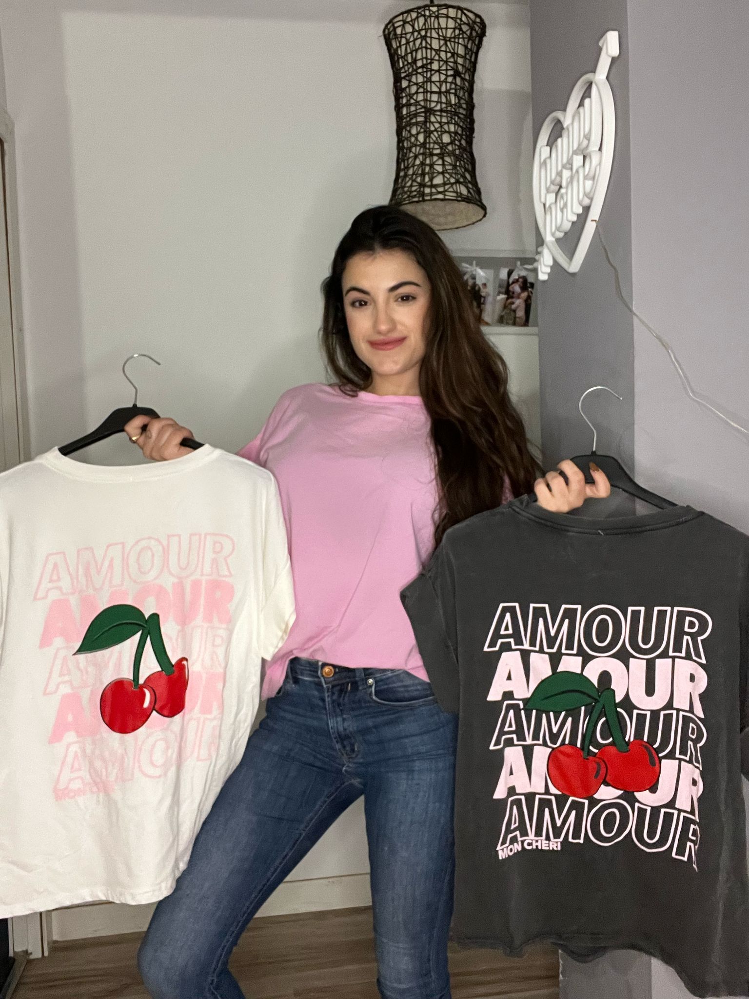 Camisetas con diseño 'Amour' y cerezas