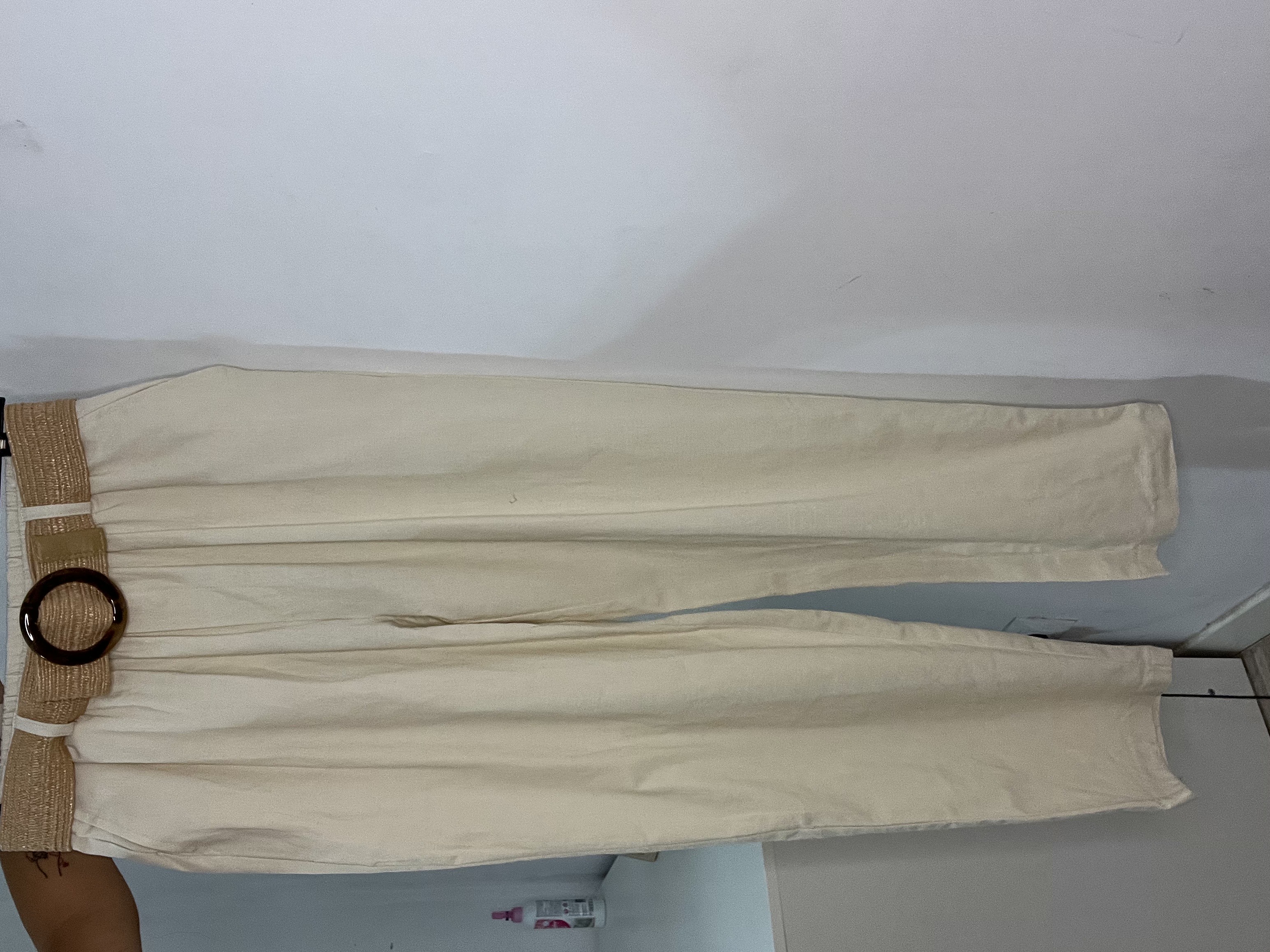 Pantalón verde oliva con cinturón