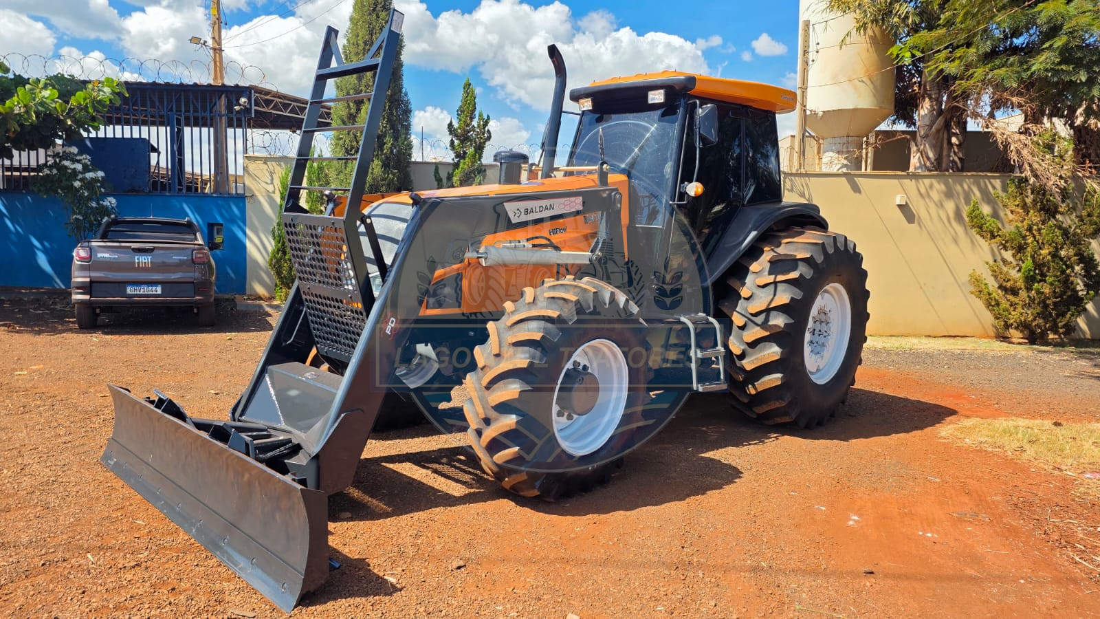 Valtra BH180 com Lamina