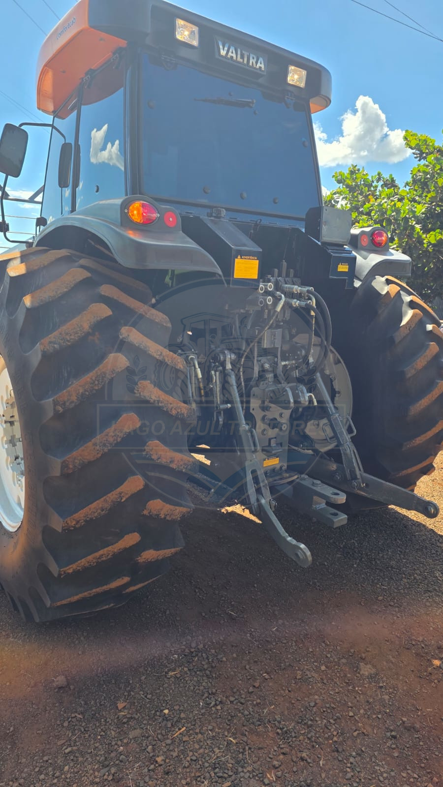 Valtra BH180 com Lamina