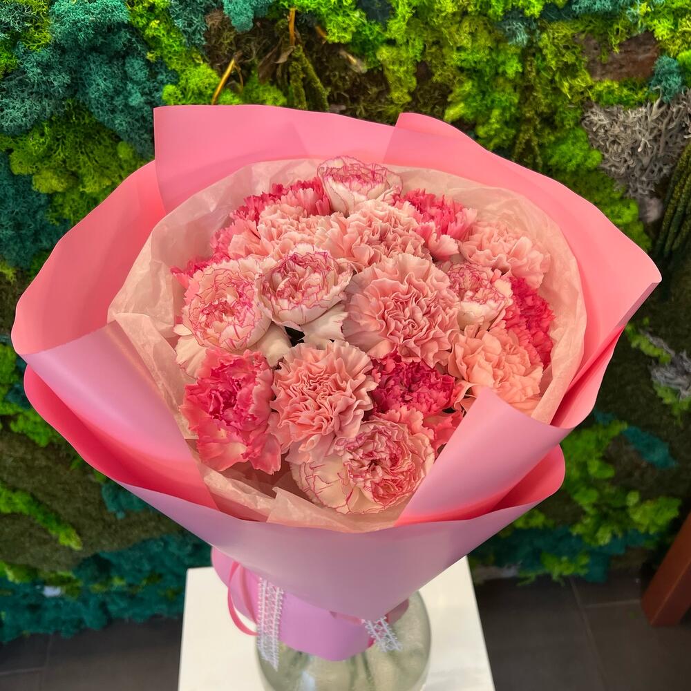 Bukiet różowych goździków