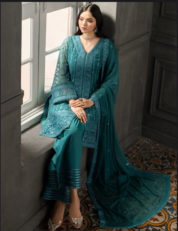 Elegant Teal Women's Traditional Outfit