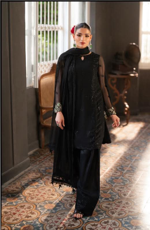 Elegant Black Traditional Outfit