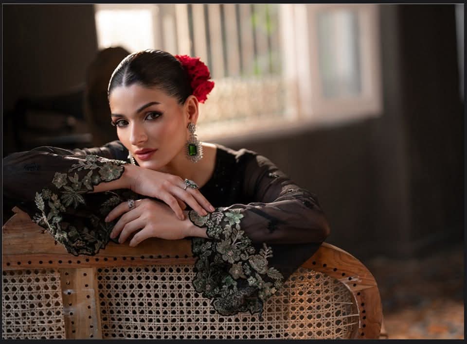 Elegant Black Traditional Outfit