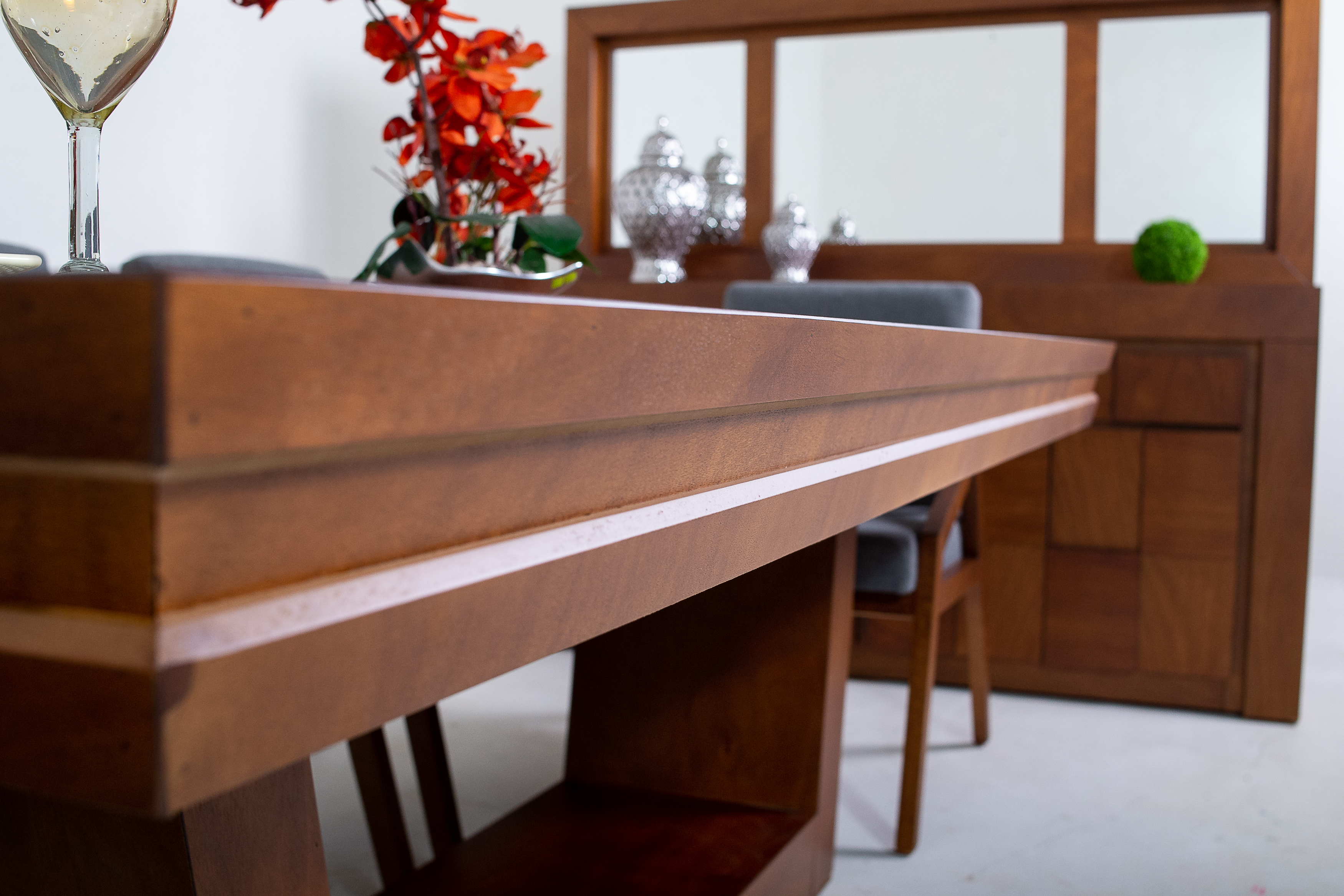 COMEDOR PEKIN 8 SILLAS TABACO