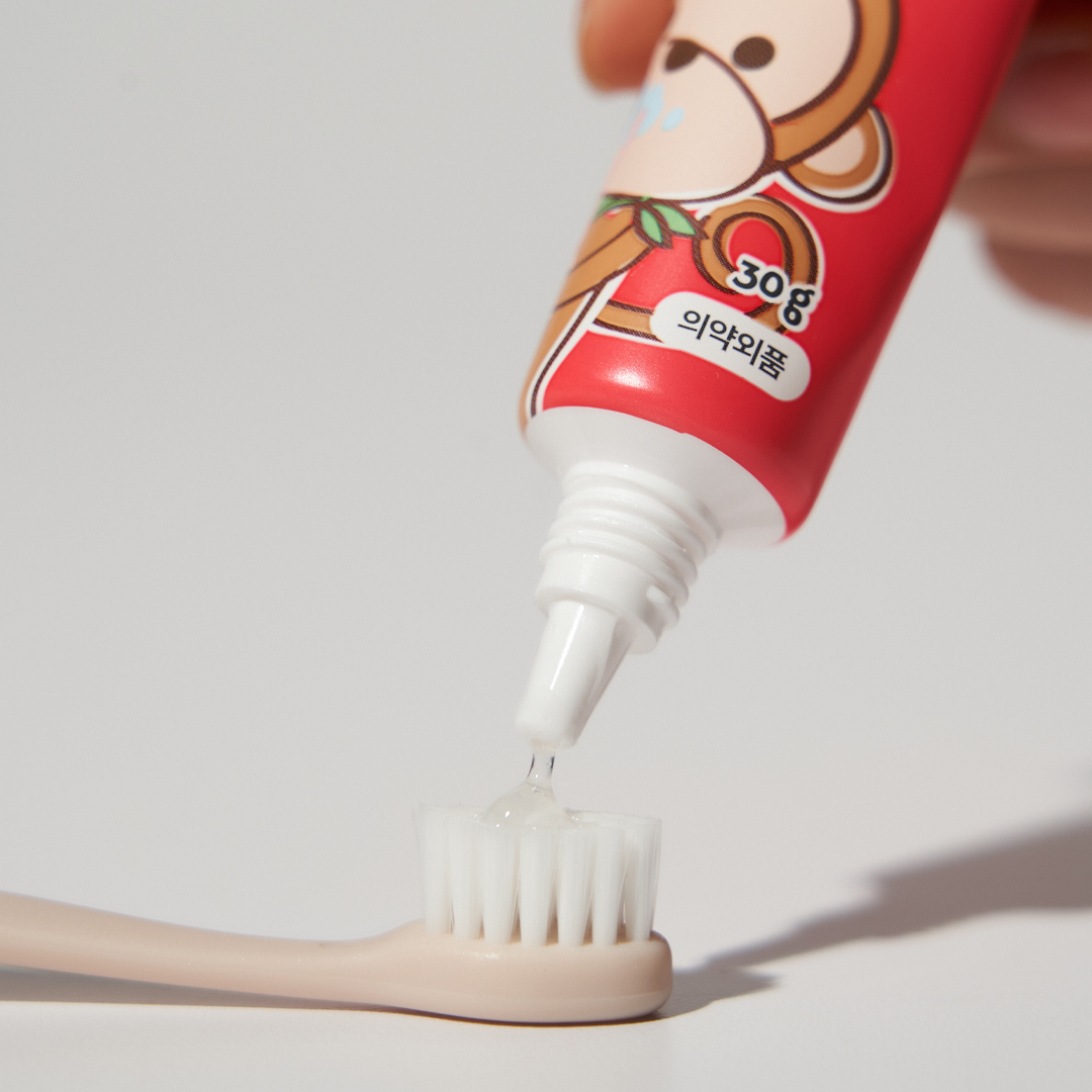 K-MOM dantų pasta vaikams be fluorido, braškių skonio, 30 g.