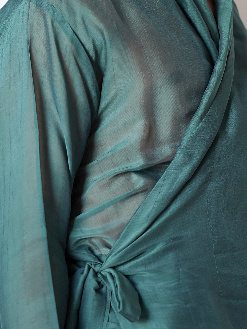 Chemise perse croisée en soie